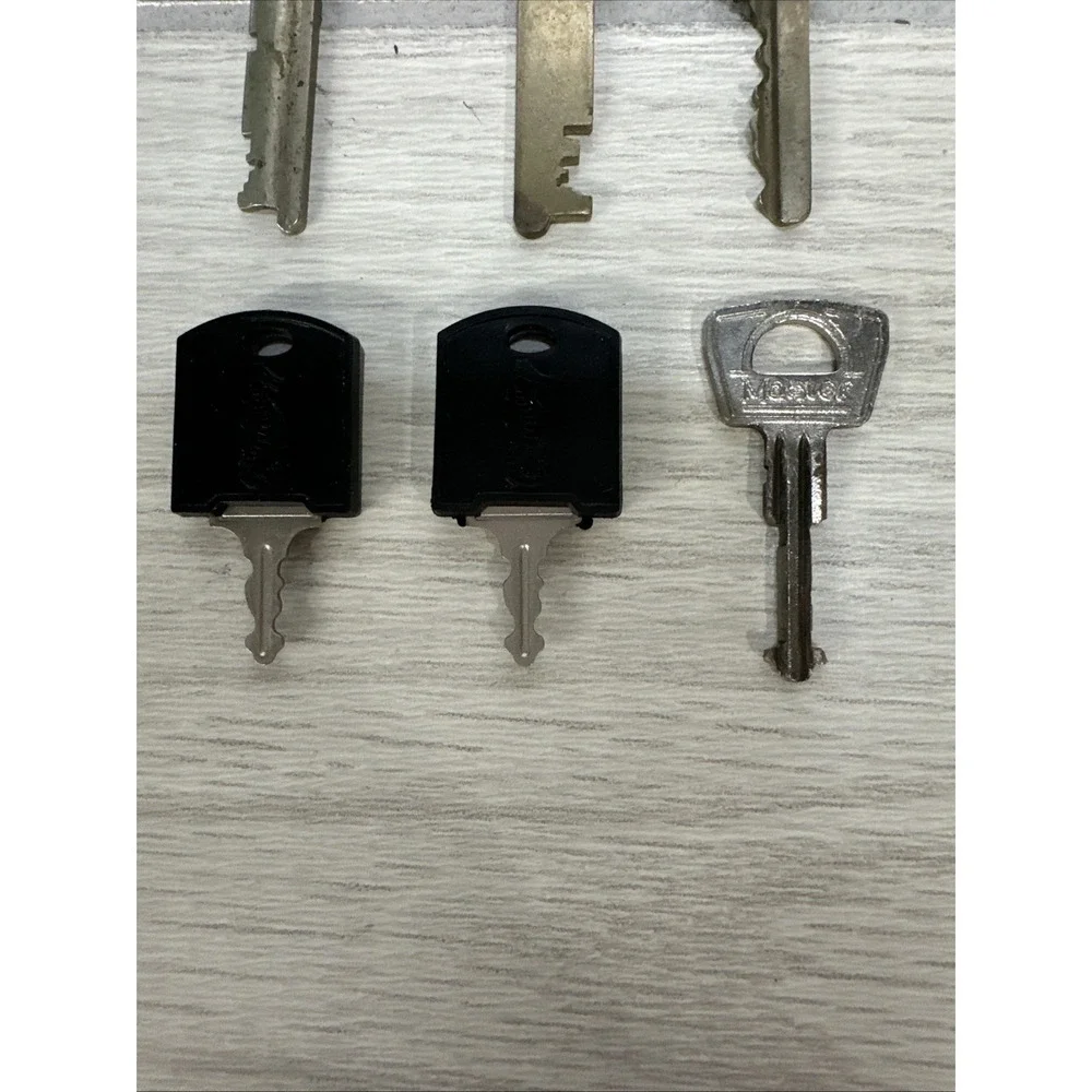 Vintage Set of 21 Unique Key Collectibles *See Description‎ for Details*